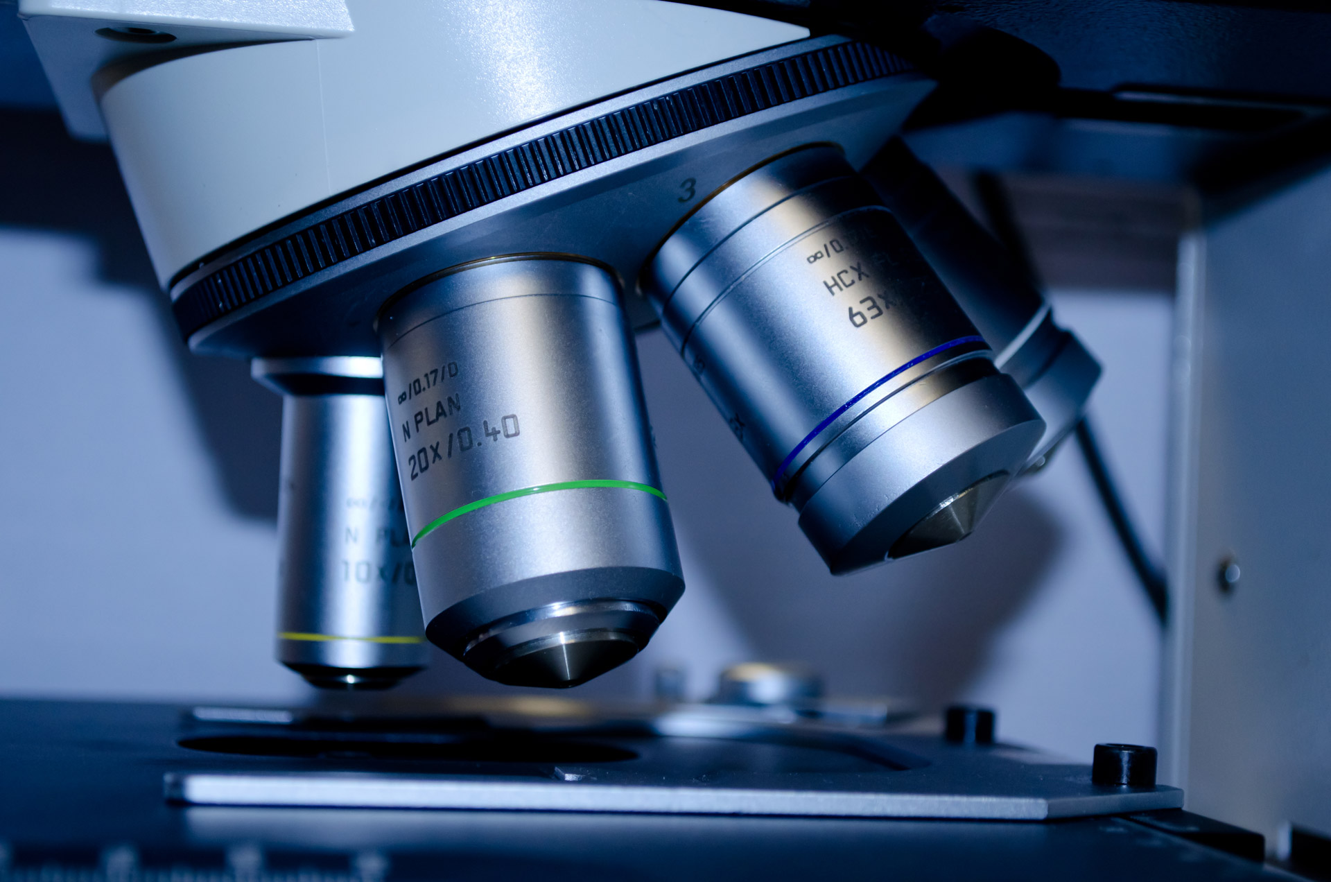 //apis-pharma.de/wp-content/uploads/2020/04/microscope-lenses-1369412467DZE.jpg
